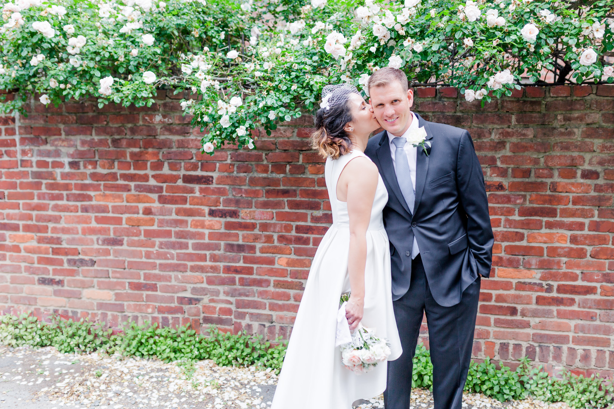 photography ready wedding venues, bride and groom, wedding portraits, portrait locations, old town Alexandria, northern VA wedding venues, Morrison House, Morrison House wedding, kissing pic, a-line wedding gown, rose garden