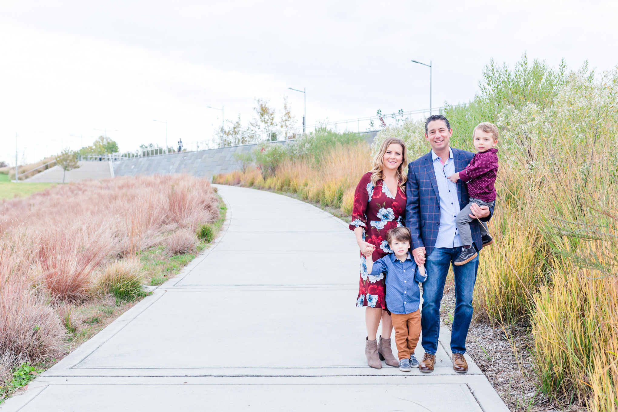 autumn Arlington family photos, family photos, family of four, Arlington, Arlington photographer, photo shoot style guide, style guide, chambray shirt, twins, fraternal twins, twin boys, wide angle, leading lines