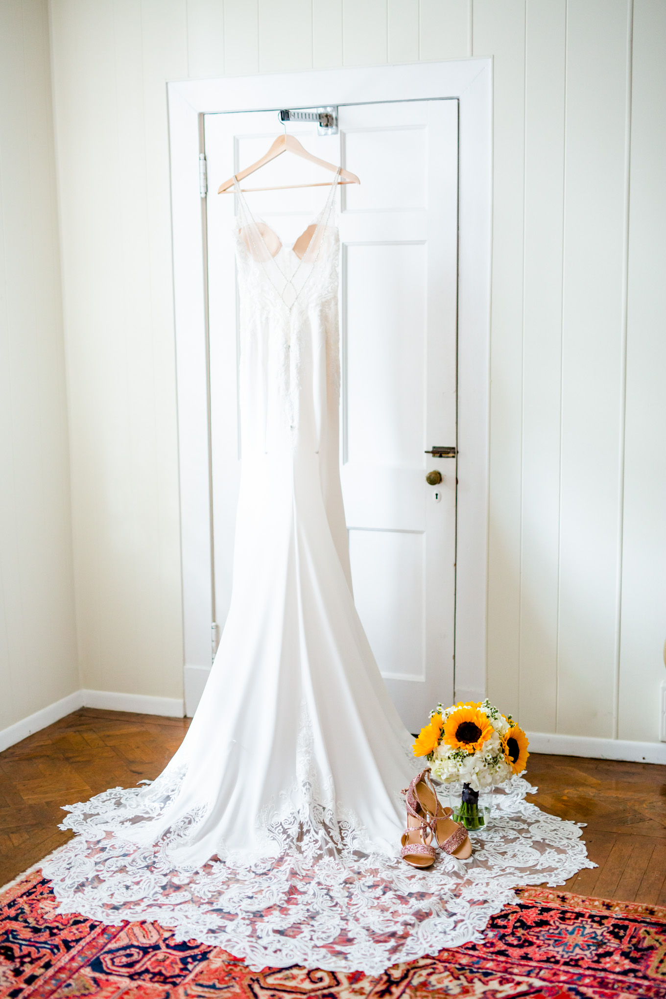 summer mansion at valley country club wedding, Maryland wedding, MD wedding, Maryland wedding photographer, summer wedding, summer wedding inspiration, Baltimore wedding photographer, DC wedding photographer, country club wedding, yellow aesthetic, Rachel E.H. Photography, Enzoani wedding dress