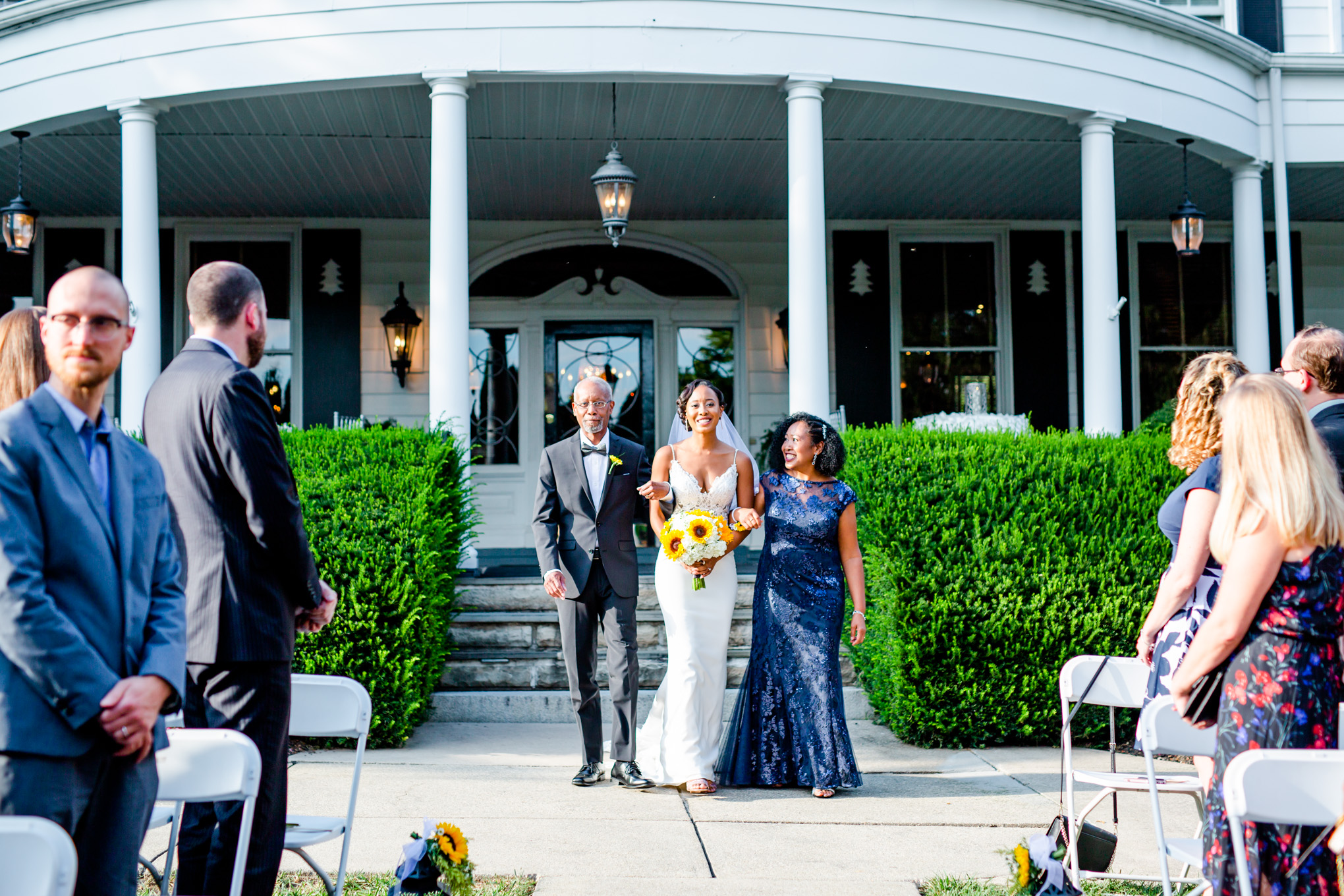 summer mansion at valley country club wedding, Maryland wedding, MD wedding, Maryland wedding photographer, summer wedding, summer wedding inspiration, Baltimore wedding photographer, DC wedding photographer, country club wedding, yellow aesthetic, Rachel E.H. Photography, wedding processional