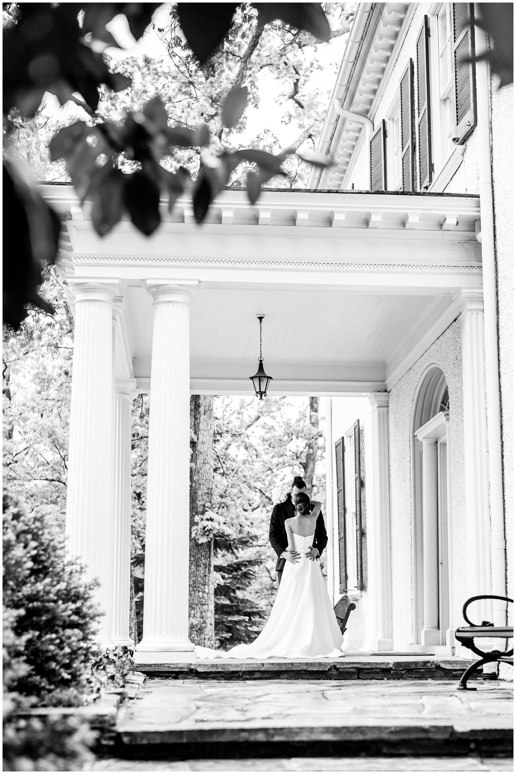 classic Rust Manor House wedding, sprig wedding, black and white aesthetic, classic wedding aesthetic, White Pumpkin Weddings City Tavern Club wedding, Leesburg wedding, Leesbur bride, manor house wedding, classic DC wedding, northern Virginia wedding venue, classic wedding venue, Washington DC wedding photographer, Rachel E.H. Photography, black and white, bride and groom kissing from behind tree